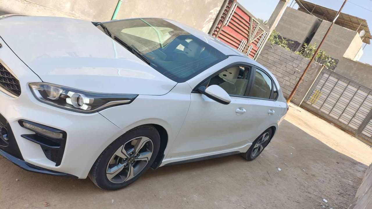 بابل معوقين بعد سنه وتصير حره ضربته اماميه موضحه بالصور وبيه ضربه بالباب السائق والوراه مكينه 1600 تيربو GT فول مواصفات عدا الفتحه تبريد وحداده ومكينه وكير كفاله سعرها 130 وبيه مجال عادي اراوس حسب الرغبه ابو الخصيب, البصرة


**إذا كنت صاحب هذا الإعلان وتريد حذفه لأي سبب، رجاءا أرسل رسالة إلى الدعم الفني**