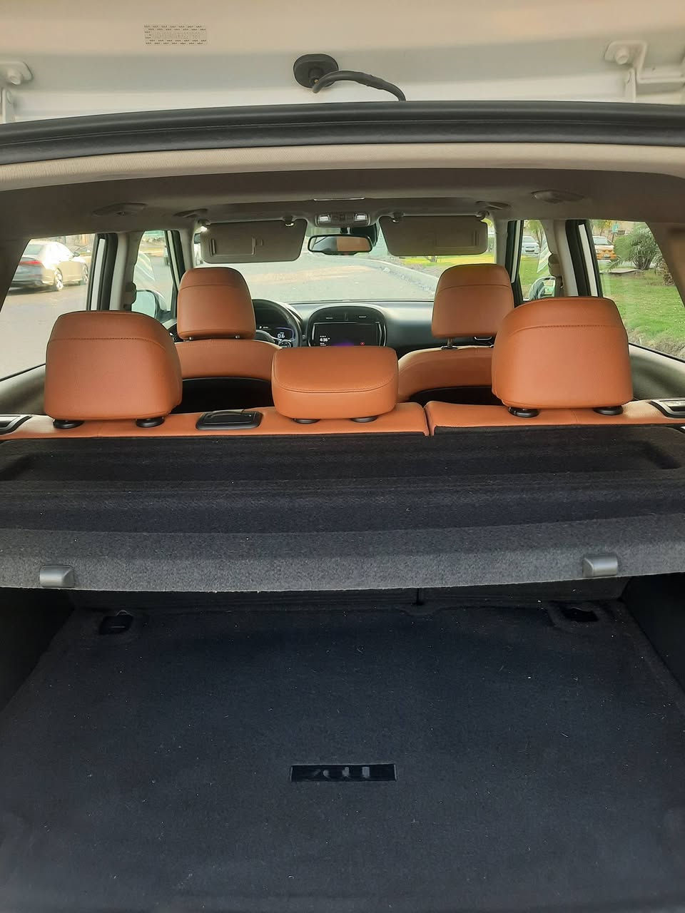 السلام عليكم كيا سول للبيع موديل ٢٠٢٤ 
مواصفاته EX فتحة سقف بصمه جلد بلادي قرميد كشن تدفئه رادار توقف ذاتي محرك ٢٠٠٠ ماشيه ٩٠٠٠
بأسمي مرقمه بغداد بدون صبغ بارد على كد شبر جاملغ الأيمن  السياره جديده بمعنى الكلمه حادثه تعتبر كلين 
مكان السياره بغداد شارع فلسطين الشراي يتصل 
*********** أعتذر من المراوس بيع فقط
