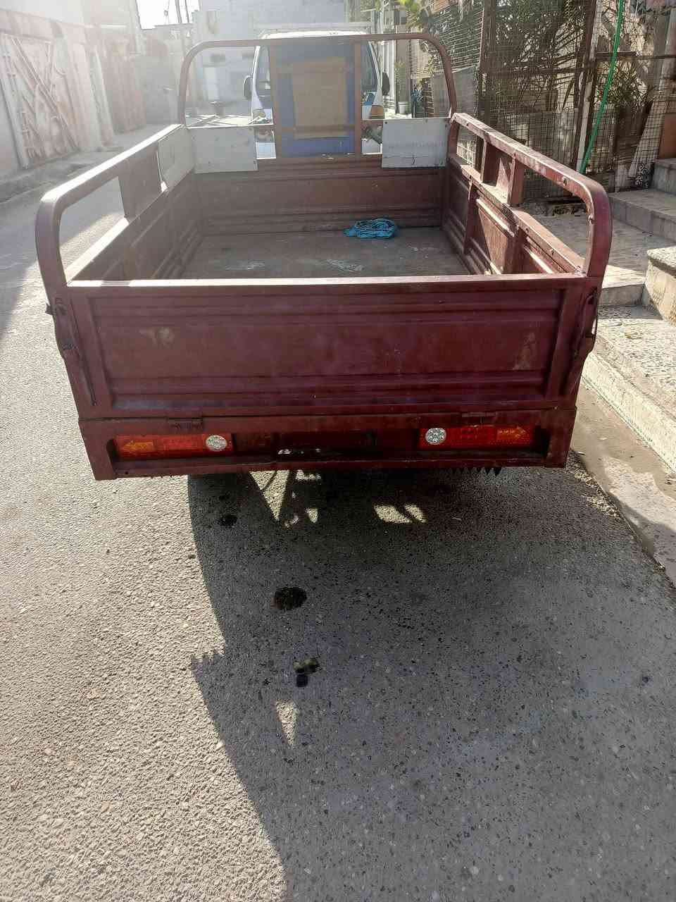 السلام عليكم 
ستوتة كربلائية اوراق أصولي موديل 21 العنوان البصرة حي الحسين شارع السيد والسعر مليون 600 رقم التلفون ***********
