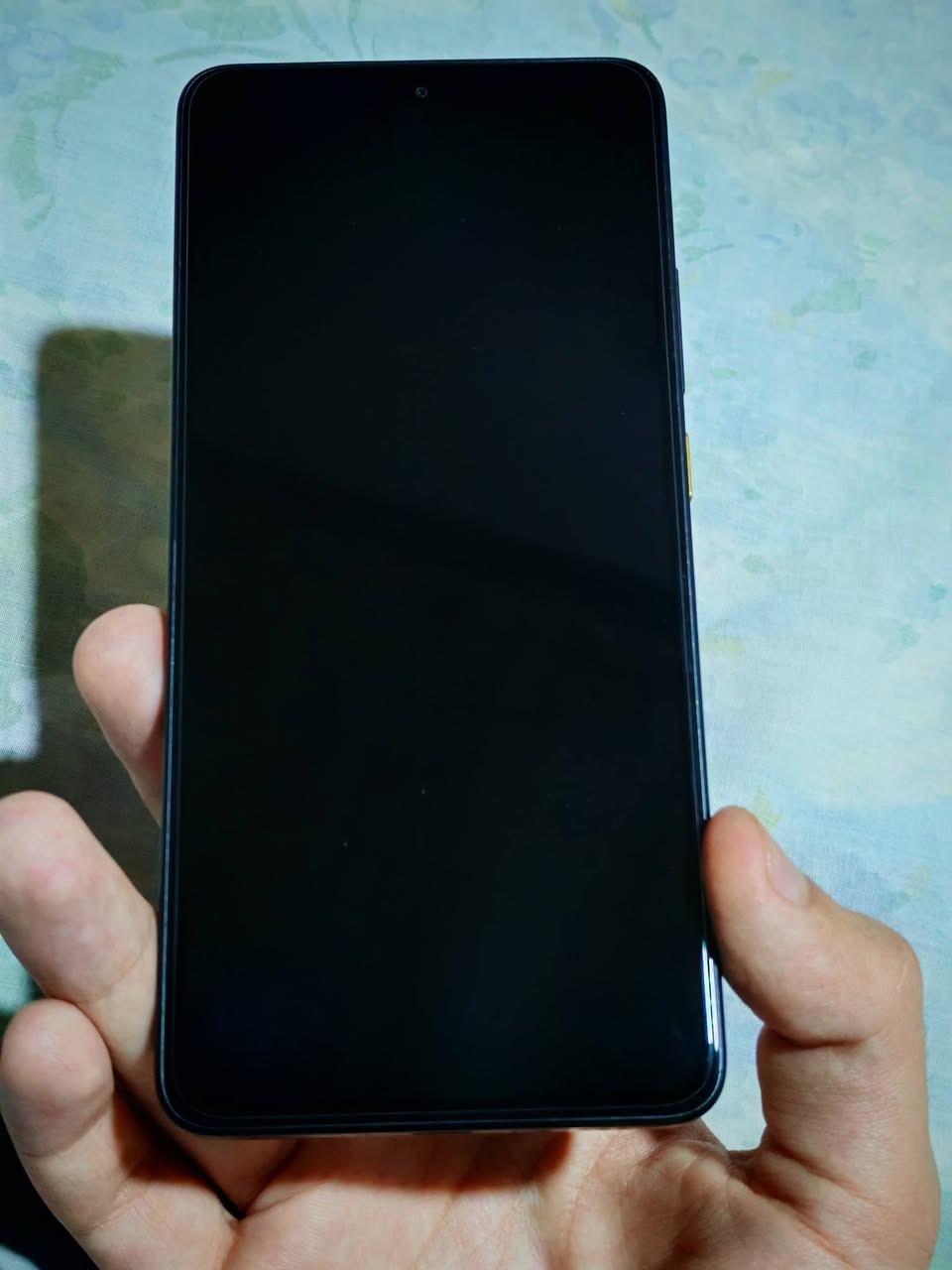 جهاز POCO X7 Pro ذاكرة 512GB رام 12 مستخدم نضيف جدا 

المواصفات ؛
📱 الشاشة: AMOLED بحجم 6.67 إنش بدقة 1.5K (2712×1220) ومعدل تحديث 120Hz.
⚡ المعالج: MediaTek Dimensity 8400-Ultra بتقنية 4nm.
🧠 الذاكرة: 12GB RAM نوع LPDDR5X.
💾 التخزين: 512GB نوع UFS 4.0 السريع جداً.
📸 الكاميرا الخلفية:
50MP رئيسية مع مثبت بصري OIS.
8MP واسعة جداً (Ultra-Wide).
🤳 الكاميرا الأمامية: 20MP.
🔋 البطارية: 6000mAh.
⚡ الشحن: 90W HyperCharge (شاحن 90 واط داخل العلبة).
🔊 الصوت: سماعتان ستيريو مع Dolby Atmos.
📡 الاتصال: 5G، Wi-Fi 6، Bluetooth 5.4، NFC.
💧 مقاومة الماء والغبار: IP68.
🔐 البصمة: تحت الشاشة. 
_______________________________________________
الملحقات : موجود شاحنة وكارتون وكل الملحقات و 4 كفرات واحد سيليكون عدا كفر الجهاز الأصلي و الجهاز مشدود بي لاصق كاميرا و ووياه ايضا همين لاصق كاميرا في حال انكسر لاصق الكاميرا البي وبي لزكة شاشة ايضا 

مكاني كربلاء للاستفسار خاص او علق
الســـعر ؛ 410 الف


**إذا كنت صاحب هذا الإعلان وتريد حذفه لأي سبب، رجاءا أرسل رسالة إلى الدعم الفني**