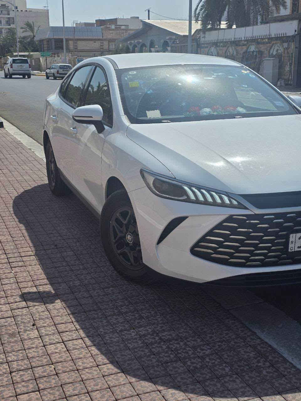 BYDبي واي دي كن بلاس
داخل زيتوني المرغوب موديل السياره 2025
 ممشى سياره ع
HEV 12 الف وقابل للزياده
ع EV 8 الف وقابل للزياده
ممشى السياره الكلي تقريبآ 20,000 الف وقابل للزياده 
سياره بعدهي زيرو قبل 3 اشهر اخذتها رقم بغداد الدولي الجديد 👍
تبريد قطعتين ☘تبريد ثلج شرط💨
بصمه
تشغيل عن بعد 💜
تحكمات ستيرن مثبت سرعه مانع انزلاق 3 انظمه قياده
اقتصادي وطبيعي وسبورت الانظمه معروفه مواصفاته سياره رزنه بشارع وكلش حلوه من جبتها لهل يوم ادير الها بانزين محسن فقط حيل مداريها ❤ما متعبها السياره مال جناي 
سنويه بأسمي تحويل مباشر ثاني يوم 👍شرط التحويل ينكتب بلمكاتبه خلال مده اقصاها شهر تحول 👍لضمان حق الطرفين
السعر 18,750  وبيها مجال شي قليل 🤍🌺
بي واي دي  BYD Qin Plus 
سيارة سيدان مدمجة بنظام هايبرد PHEV 
محرك بنزين هايبرد   بلكن ومحرك كهربائي
حساس خلفي  اوتو هولد AUTO HOLD  هند بريك بصمه 
تشغيل السياره بصمه مع كارت دخول ذكي
مقاعد جلد  لايت زينون  لد نهاري LED بك لايتLED
شاشة ذكية سعة الخزان 65لتر   اتمشيك 2100 كم
مكان السياره /البصره_تقاطع الكزيزه 👍 *********** البصرة, العراق
