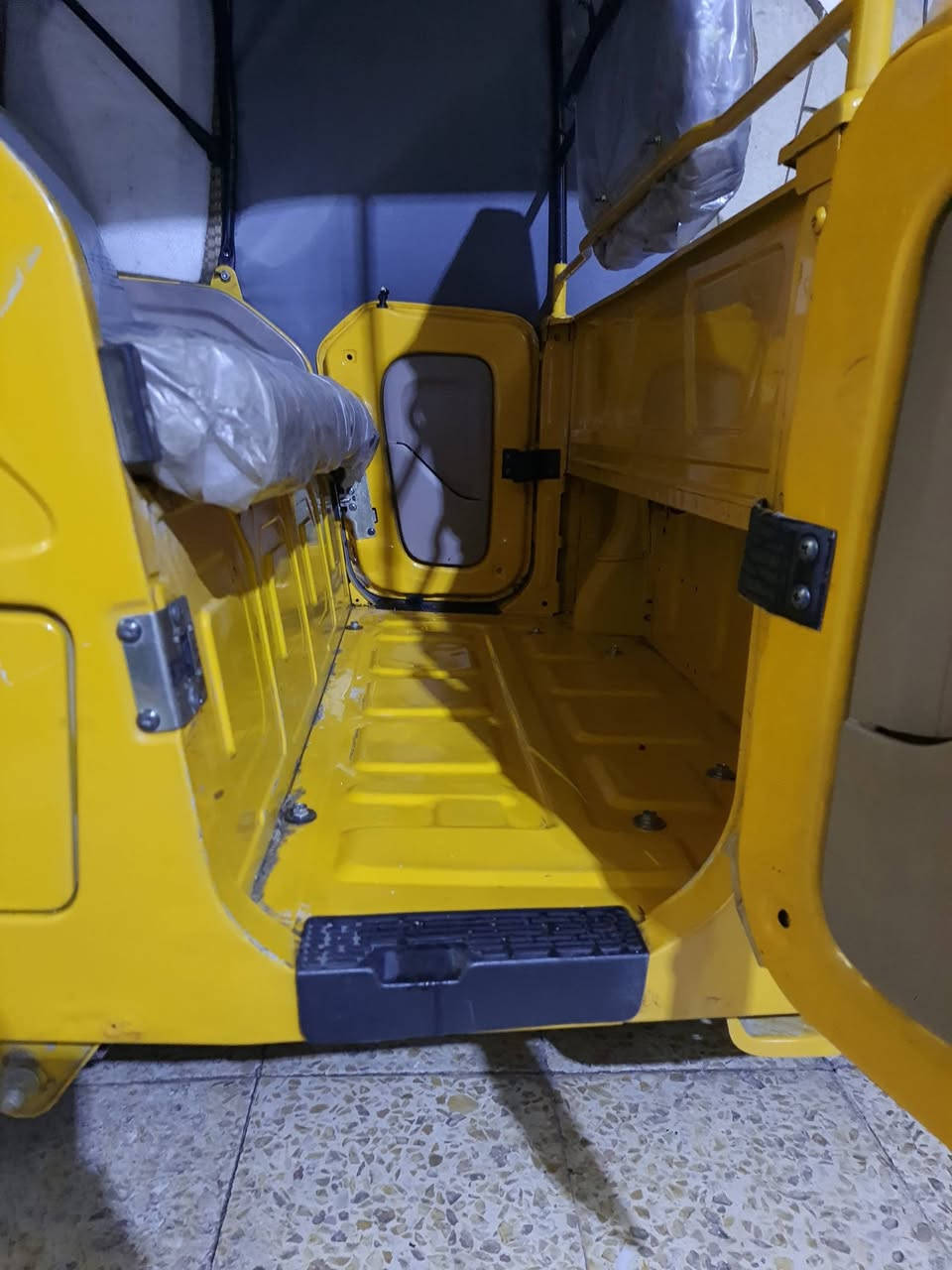 السلام عليكم ✨️🤍
للبيع تيك توك مؤديل 2021💛
 كفالة عامة مال جناي 
رقم وسنوية بسمي العنوان بغداد مدينة الصدر 
للستفسار راسلني او اتصال ***********
