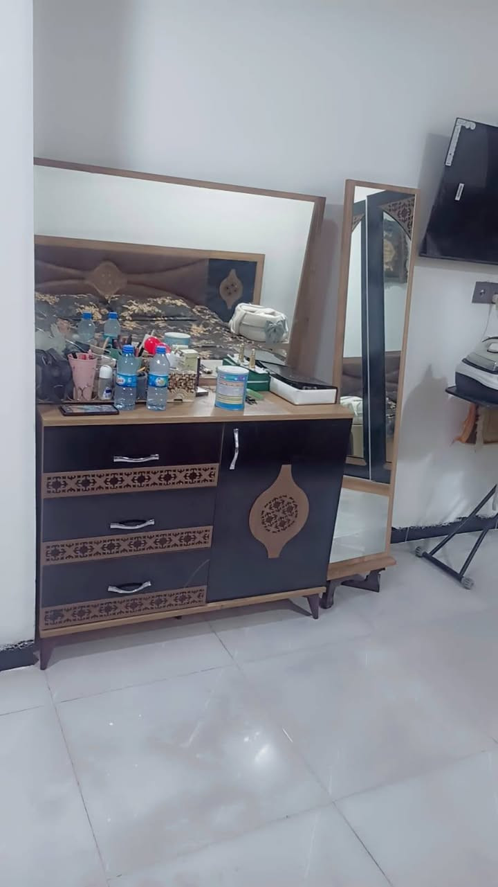 غرفة نوم تركي ٧ قطع مستعمل  مع الدوشك إسفنج للبيع ٣٢٥ الف
*********** كركوك حزيران
