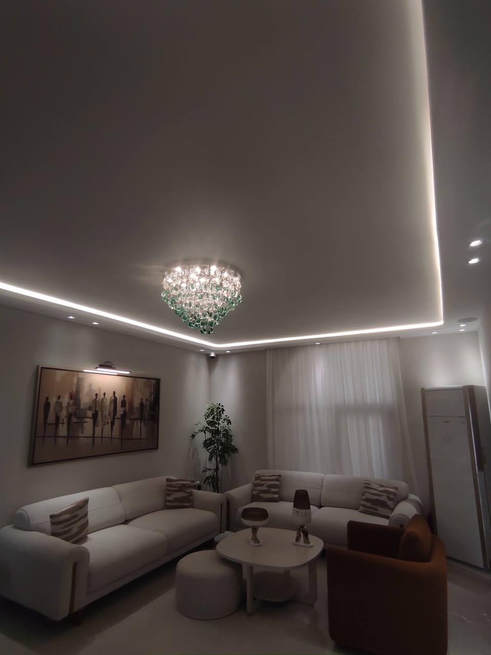 كادر لعمل كافه انواع الديكورات  الصبغ والطلس شغل مضبوط يوميه قطعيه
صبغ ✅ 
جبس بورد ✅
تصليح ✅ 
طلس عام ✅
سنفرة ✅ 
تصليح جوينات سحب ✅ 
مكاني بغداد ،.
***********
***********
