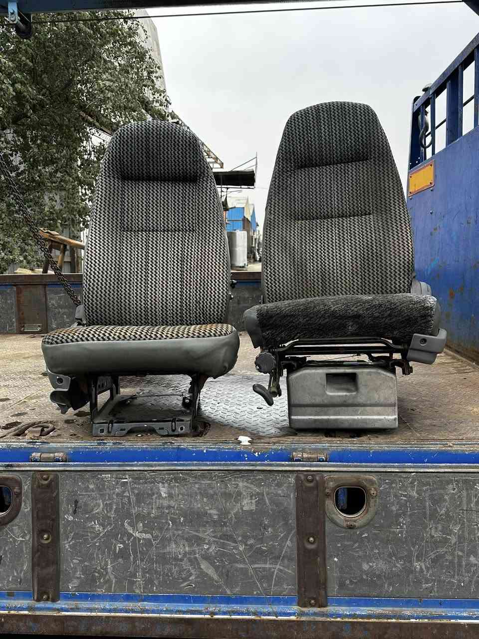 كشنات مال انكر
كاملات جيب وشد مدوشمات بس مقعد لسايق يرادله دوشمه قماش) مكاني بغداد جرف النداف ***********
