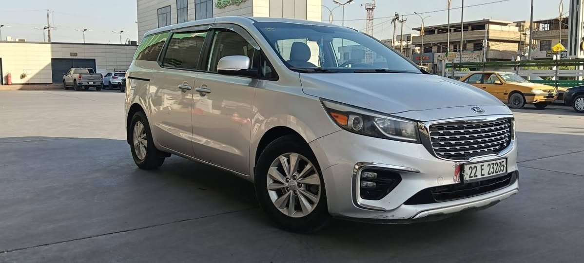 السلام عليكم
#للبيع سيارة كيا سيدونا موديل 2017 فئة LX وارد امريكي رقم ربيل 
سيارة بيهه قطعة وحدة باب الجنطة نفسه مصلح بدون دواخل
المواصفات
1- كيا سيدونا LX موديل 2017 
2- محرك 6 سلندر 3300 
3- ويل كب حجم 17 اصلي مع تخم تاير جديد
4- حساسات امامية خلفية اصل 
5- كاميرا خلفية دوارة مع الستيرن 
6- ابواب جانبية كهربائية سلايد 
7- كشافات دعامية اصل ( بروجكترات )
8- اشارات بالمرايا الجانبية مع مرايا جانبية شفط كهرباء 
9- تحكم فول كهرباء لكرسي السائق
10- تحكم ستيرن جهتين بلوتوث حاكية وتحكم بالشاشة الداخلية 
11- شاشة دشبول كبيرة لمجموعة من الايعازات 
 12-بردات داخلية اصلية للابواب والمقاعد الخلفية 

السعر 185وبيها مجال هـ ‏‪***********‬‏
مكان السياره بغداد /المشتل للعلم السيارة بيه جراد كلش قليل

