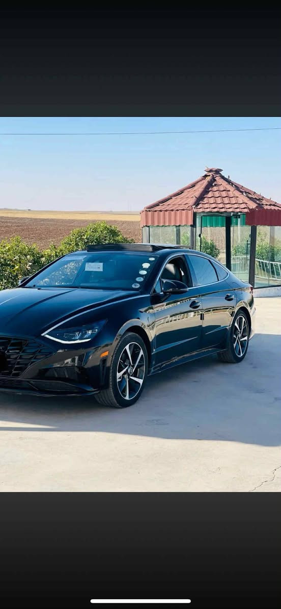 سوناتا 2023 فول مواصفات 
السياره ماشيه 16 الف مايل 
مواصفات السياره :
بنوراما ، بصمه 
تشغيل عن بعد ، بصمه ابواب
سماعات BOSE ، شاشه حجم كبير
شفتات ستيرن ، مثبت سرعه
تحديد مسار ، اوتو هولد
صندوق ذكي
كشن كهرباء ، كشنات جلد
هيتر كشنات ، هيتر ستيرن
رادار امامي ، نقطه عميه 
لايتات زنون ، بكلايت متصل
تبريد منفصل ، قطعتين تبريد خلفيه
السياره محرك 1.6turbo 
5 انضمات قياده
ويل حجم 19 كروم 
كامره خلفيه دواره 
السياره مرقم اربيل باسمي تريد تحويل او وكله 
حادثها ربع البوند صبغ
  و جملغ و باب مبدل بلادي نفس اللون
للتواصل 
*********** واتساب متوفر
مكان سياره عقره بين اربيل و دهوك اكر, نينوى
