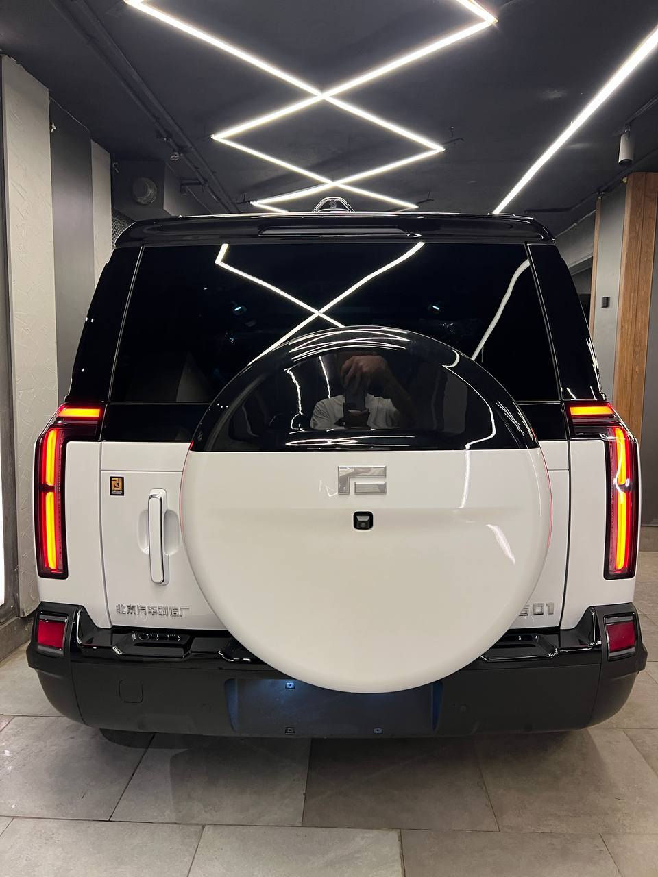 ROX 01 VIP 6seats
Zeroo
Model 2026
Hp 470
1500 Cc.  Plug-in Hybrid

battery 56 kwh
1300 km range in hybrid mood
235Km pure electric range 
Tank 70 liter 
Adaptive Cruise + DISTRONIC
Active Brake Assist – Parking Assist

دفع رباعي 
فتحه سقف بانورما 
شاشات اماميه وخلفيه
جنوط 21 انش 
امبينت لايت 
شواحن wireless 
تكيف خلفي 
كراسي اماميه وخلفيه كهرباء
كراسي تسخين وتبريد ومساج 
شنطه شفط
 360° كاميرا – Blind Spot

لون ابيض فرش اورنج


**إذا كنت صاحب هذا الإعلان وتريد حذفه لأي سبب، رجاءا أرسل رسالة إلى الدعم الفني**