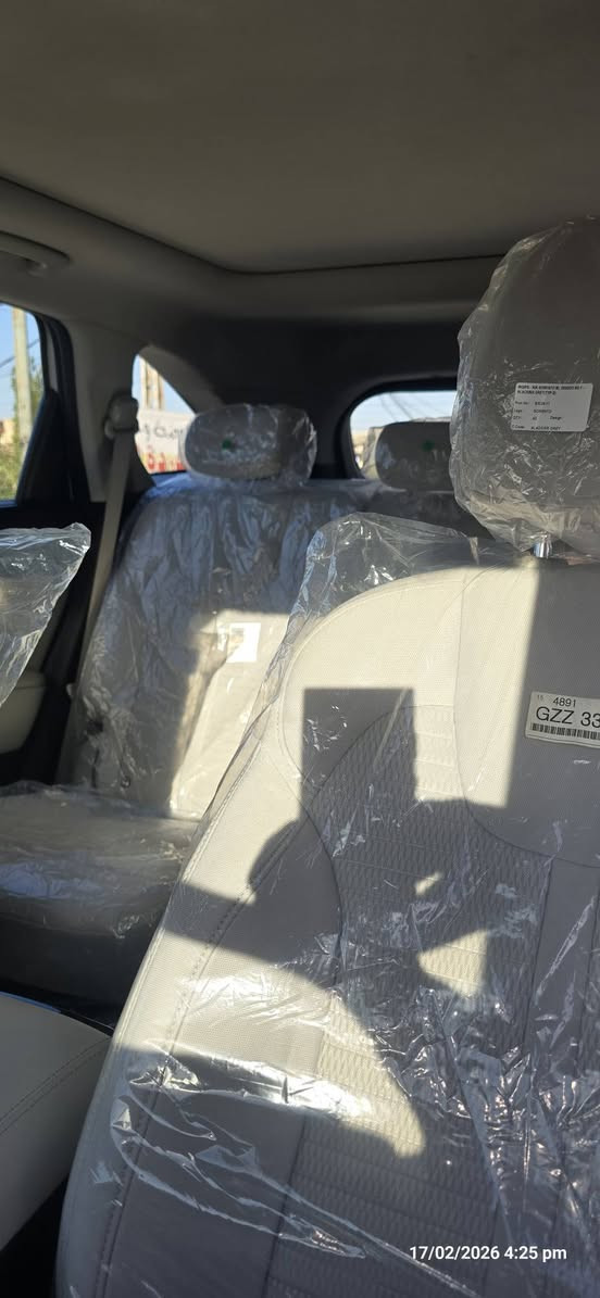 سورنتو ٢٠٢٥ خليجي رقم بغداد  مواصفاتها 
محرك ٦ سلندر ٣٥٠٠ 
بانوراما 
بصمة .  تشغيل عن بعد
كراسي كهرباء 
صندوق كهرباء 
داتا شو 
دبل كامرة 
ويل ٢٠ 
دشبول متغير 
هاند بريك بصمة 
كير ماوس 
بردات خلفية 
شاحن واير لس 
مري ترحيب 
شاشة اندرويد 
سبعه راكب 
حساس أمامي وخلفي 
حساس مطري 
بردة خلفية 
السيارة نظيفة ومكفوله بدون صبغ وبدون بارد  . ماشية ٣٥  السعر ٣٢٥٠٠ الف دولار . لاستفسار *********** بغداد, العراق
