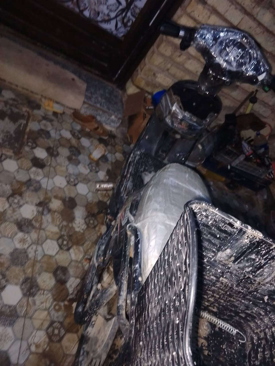 السلام عليكم و رحمة دراجة شحن للبيع نظيف بطاريات يقرن 10 ،11 (5) بطاريات السرعة50, الثالث ،السعرء150 وبي مجال الرقم الهاتف *********** العنوان الصقلاوي شهدءالثاني
