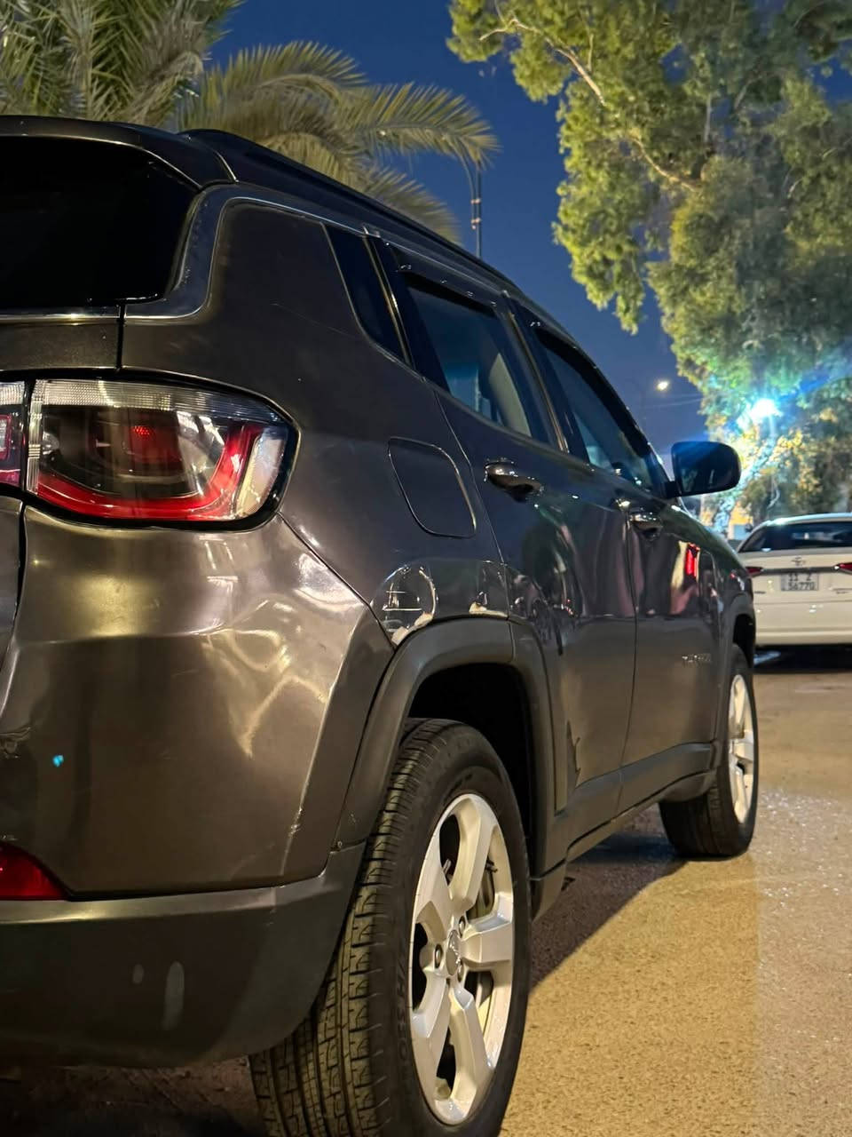 السلام عليكم Jeep Compass
فئة Latitude 
ماشيه 58mil
محرك ٢.٤ اقتصادي وقوي
كير ٩ سرعات 
كاميرا خلفية 
شاشة لمس كار بلي 
تبريد ثلج  قطعتين
٤ وضعيات للقيادة 
وبعد بيها هواي مواصفات
سيارة حلوة ونظيفة استخدام شخصي بس 

مكاني بغداد

***********
