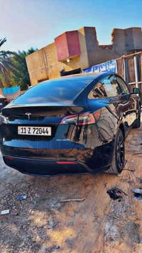 تسلا Y دبل ماصور   موديل 2023  ماشيه 25الف  سياره بدون ايرباك بدون صبغ...