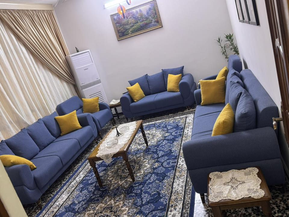 بيت للبيع طابو زراعي صرف سند 25 المساحه 100م طابقين يحتوي 3غرف نوم و استقبال و صاله و مطبخ حار و بارد و صحيات المكان بغداد الزعفرانيه للاستفسار *********** واتساب
