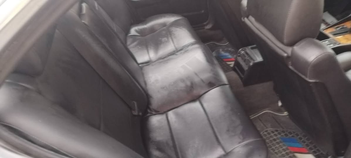 سلام عليكم شباب بي ام للبيع موديل 1991 الحجم 525 محرك مفتوح رقم واسط وحالياً بالبصره وراعيه بالكوت وعندي وكاله عامه الي حق التحويل تجي تاخذ السياره وين مايعجبك احولك اللي ياخذ السياره شرط من الشروط يحول مباشر السعر 55 وبيها مجال بسيط السياره بالبصره السياره مكفوله من الحادث والضربه سنويه ساقطه صار سنه عدل وباقي التفاصيل خاص وهذ رقمي *********** واتساب او اتصال على الخط ***********
