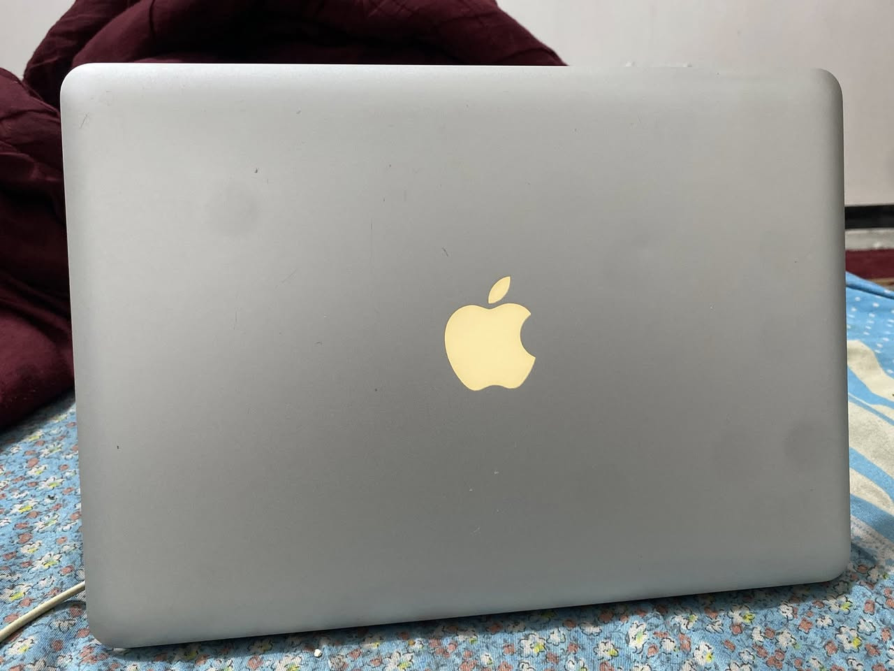 MacBook Pro 13-inch (Mid 2010)

 المواصفات:
- معالج: Intel Core 2 Duo بسرعة 2.4GHz  
- رام: 8GB (ممتازة للاستخدام اليومي)  
- كرت شاشة: NVIDIA GeForce 320M  
- شاشة: 13 إنج بحجم مناسب وخفيف  
- النظام: macOS Sierra (قابل للتحديث إلى High Sierra)
الجهاز استخدامه خفيف ونظامه معروف وآمن جهاز workstation يعني مكتبي للدراسة للتصفح وغيرها

 حالة الجهاز:
- شغال 100% بدون مشاكل  
- استخدام خفيف ونظيف  
- مناسب للطلاب أو الاستخدام اليومي  
- البطارية جيدة
- وياه الشاحنة الاصلية
- ويمكن تحويله الى نظام وندوز 
- توجد فيه ملاحظات بسيطة

 مناسب لـ:
- التصفح + يوتيوب  
- برامج الأوفيس  
- الدراسة  
- استخدام يومي بسيط  

السعر :قيم باليرضي الله

 الموقع: بغداد الدورة

 التواصل خاص او واتساب على ***********
