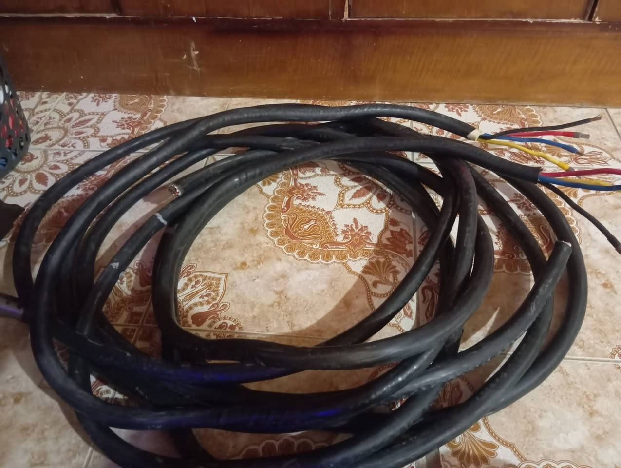 كيبل 25×4 الطول 17 متر علي قطعتين
سعر المتر 20 الف 
مكاني البصره
القطعه الاولى 9.30 سنتيمتر
القطعه الثانيه 7.60 سنتيمتر


**إذا كنت صاحب هذا الإعلان وتريد حذفه لأي سبب، رجاءا أرسل رسالة إلى الدعم الفني**