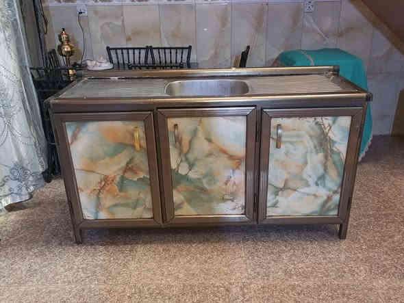 للبيع كاونتر نظيف جدا مكان بغداد شعله ***********.
