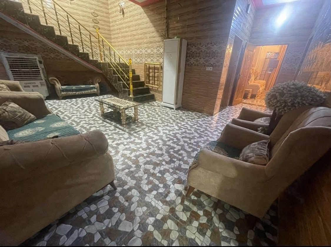على بركه الله 
بيت حديث للبيع مع الاثاث كامل !*
المساحة 335 متر
طابقين 4 غرف نوم

الموقع : الشطيطة - قرب كهوة حميد جواهر 

للاستفسار الاتصال على ***********
