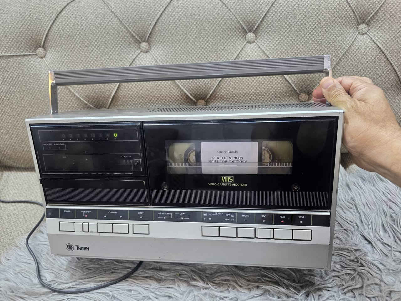 جهاز. فيديو كاسيت. ياباني. اصلي. من نوادر. جهاز. نظافته. 95  شغال كهرباء. 220. يشغل كل انظمه. السعر. 250$مكان سماوه ***********
