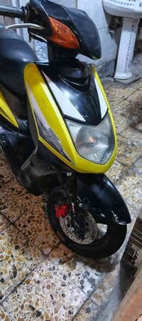 دراجه سكنس نثيه للبيع دراجه كامله نقصها فقط كابريتر كفرات بلاديه مكينه...