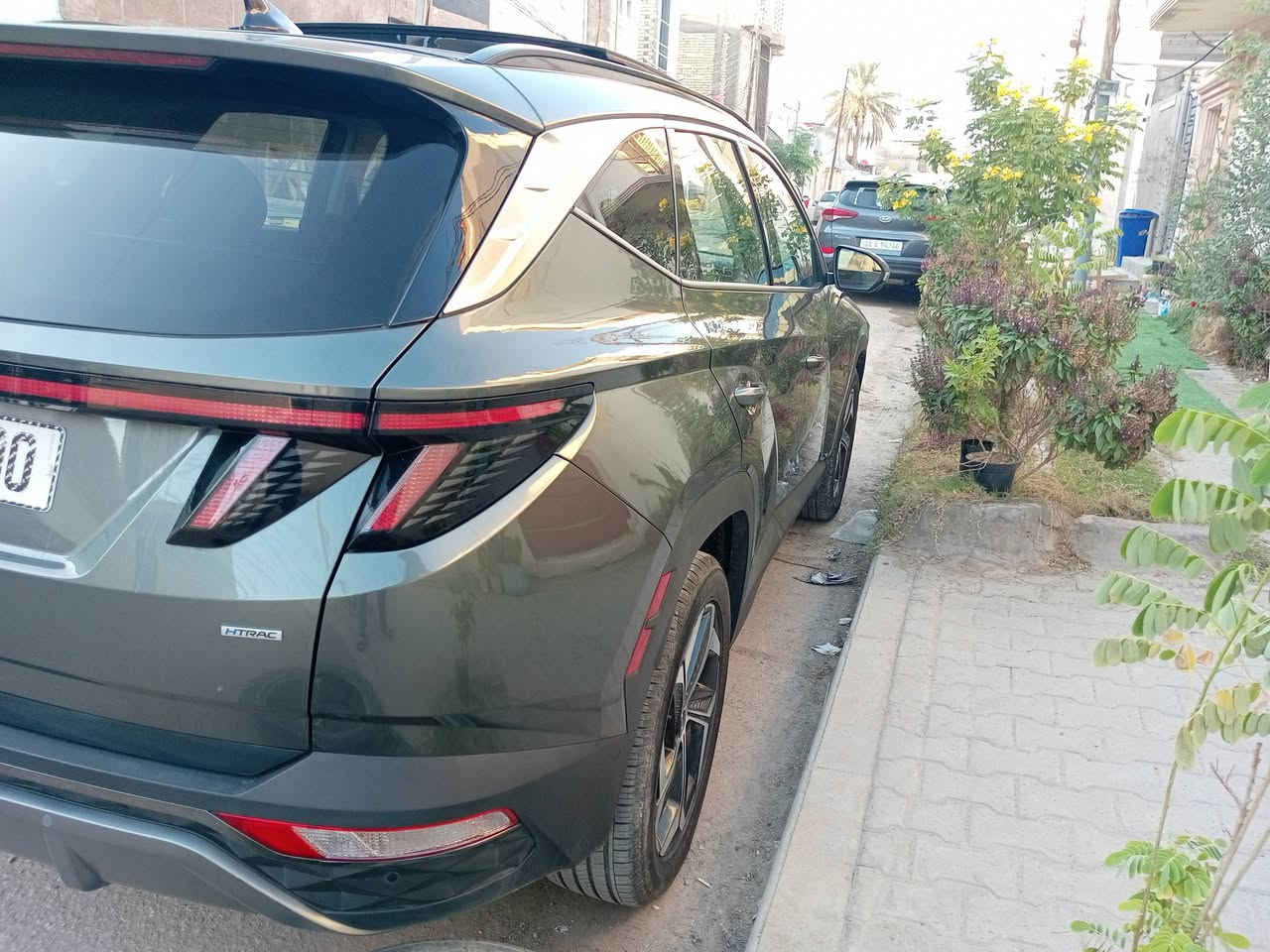 السلام عليكم هونداي توكسان  موديل 2023
بانزين لمتد vip فول الفول أمريكي
لون السيارة رمادي 
دخول جديد مرقمة نجف
المواصفات LIMITED VIP
1- بصمة تشغيل 
2- بصمة أبواب لمس دخول ذكي 
3- بنوراما على طول السيارة 
4- صندوق كهرباء شفط 
5- كامرات 360 درجة 
( جانبية - أمامية - خلفية ) 
6- كامرات مع الأشارة 
7- السيارة تتقدم وترجع بالبصمة 
8- تبريد تدفئة كشنات أمامية 
9-داخل و كشنات جلد لون أسود ملكي 
10- كشنات كهرباء 
11- أضواء محيطية  
12- كشنات خلفية هيتر 
13- مرايات تعتيم ذاتي 
14- أبل كار بلي 
15- أندرويد أوتو 
16- شاشة دجيتل 3 أشكال للقيادة 
17- أشاير ترحيب 
18- أضواء أمامية LED زنون 
19- أضواء خلفية LED
20- دفع رباعي
21- فول أوامر صوتية 
22- جامات أوتو 
23- قطعتين تبريد 
24- أشارات بالمري
25- گير دگم 
26- شفتات ستيرن 
27- تحكمات ستيرن 
28- تدفئة ستيرن
29- محرك 2500المرغوب 
30- هاند بريك بصمة 
31- شحن واير ليس 
32- منافذ شحن 
33- أوتو هولد 
34- تشغيل عن بعد 
35- السيارة أوتو بارك 
36- حساسات  أمامية 
37- حساسات خلفية 
38- گير AT المرغوب 
39- رادار أمامي رادار خلفي رادار جانبي 
40- نقطة عمياء 
وبعد بيها هوآآي مواصفات 
ممشى السيارة ( 41 الف كيلو حقيقي) 

السيارة جدا جدا جديدة وغرفتها بعد احلى وبدون شخط وبلعافية على الياخذها بيها جاملغ جهة السكن وبنيد نفسه فقط وكلير الجاملغ الخلفي جهة اليسرة والباب خلف السكن بدون فتح مجرد كلير اثر شخط

مكان السيارة النجف 

السعر198$$وبيها مجال 

رقم الهاتف ***********
