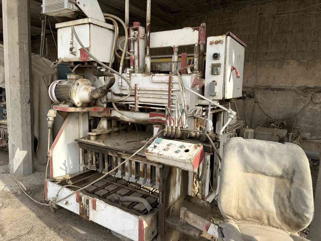 سلام عليكم ورحمة وبركاته كابسات بلوك مع القوالب للبيع نضافتهن 95‎%‎ للاستفسار والطلب واتساب***********
