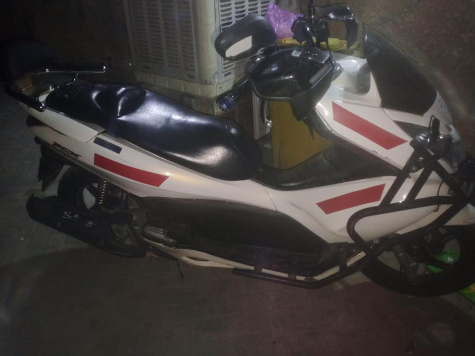 السلام عليكم دراجه psx جيل اول مكينه 150 كامله كلشي ما بيه نقص حساسات شغاله كهربائيات شغاله الدراجه ع ايدي لا متعبه ولا نقصه شي بس ما عده البوفيه الكدامك يرادله ترتيب اشويه سويجات اثنين الدراجه مكمركه 
سبب لبيع عندي عمليه العمي وحتاجينه افلوس بس ما ابيعه بخساره السعر 1450 وحق الزهراء الدراجه مكلفتني اكثر من هاذ السعر العنوان بغداد الرقم واتساب *********** انتصال/ ***********
