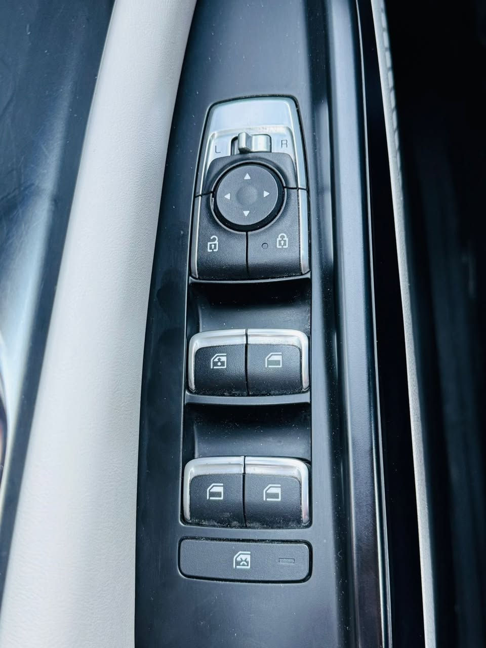 سلام عليكم
كيا كرلفان وارد امريكي موديل 2023 سيارة فول ١/١ ما عدة الفتحة ماشية 27 الف سيارة بوضع الزيرو جديدة للاخير حادثها بنيد وجاملغ مبدلات إصليات نفس ألون سيارة 7 نفر مكينة 6 سلندر 
المواصفات :- 
ثلاث بصمات 
كشن كهرباء 
أبواب خلفية كهرباء 
رادارات
سايد بريك دكمة 
تدفئة كشنات امامية 
ثلاث أنظمة قيادة ( ايكو / نورمال / سبورت )
اوتوهولد 
حساسات 
مانع تزحلق 
تحديد مسار 
كروز تثبيت سرعة 
كشنات جلد 
كامرة خلفية دوارة 
شاشة كبيرة 

السيارة رقمها بغداد 
عنوان بغداد 
السعر 250 ورقة 
***********
