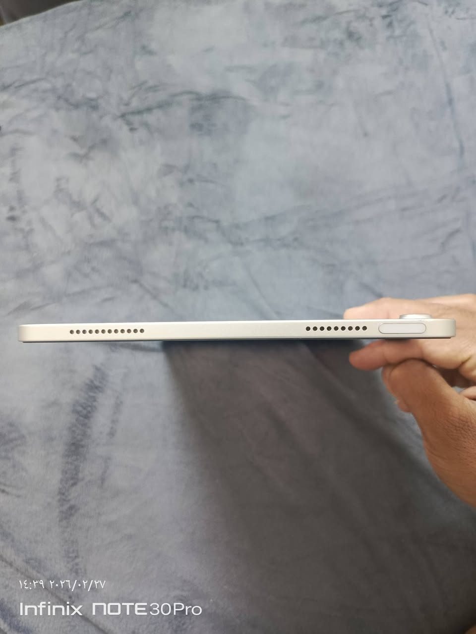 ايباد 10 ذاكره 64 جهاز نضيف كلش وياه كارتونه وشاحنه 
ما مصلح ابد استعمال قليل بصمه شغاله سعره 360 
مكاني بغداد شارع حيفا قرب ملعب نادي الزوراء 
رقمي ***********
