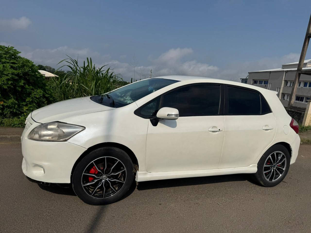 Toyota Auris2010
Ac,✅
Automatic transmission
Price 3million non negotiable Buea, Fako


**إذا كنت صاحب هذا الإعلان وتريد حذفه لأي سبب، رجاءا أرسل رسالة إلى الدعم الفني**