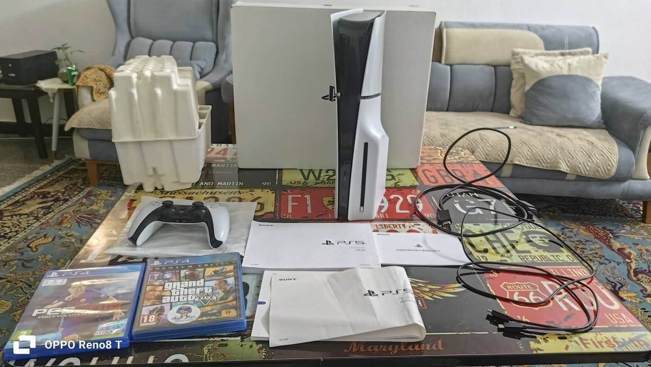 سلام عليكم بلي 5 سلم واحد تيرا للبيع فقط مستعمل قليل اخو الجديد جميع محلقاته كاملة و اليده الاصليه ويا و لعبتين جي تي اي 5 و بيس 18السعر 725 و بي مجال للاتصال *********** المكان الدوره
