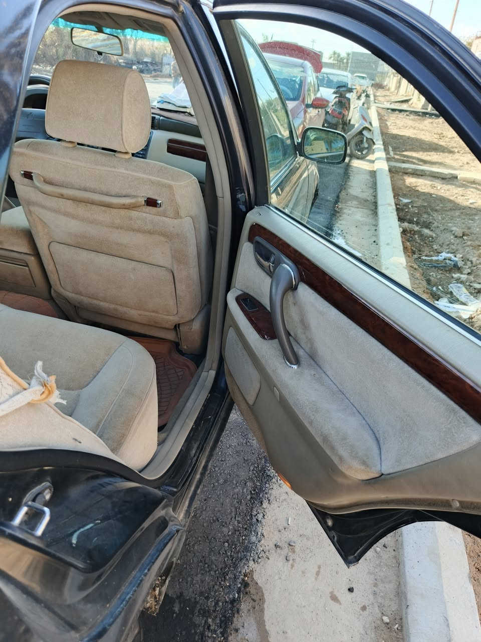 السلام عليكم إخوان الأعزاء ملكه للبيع متومه طبق الأصل موديل 2003 ديفور الجبير كير ومحرك جدد تبريد كهربائية كلهه شغاله سيارة نضيفه السعر 35 بيهه مجال حك الجيه مكاني الحله *********** كصه جنطه تحياتي مكلف بالنشر
