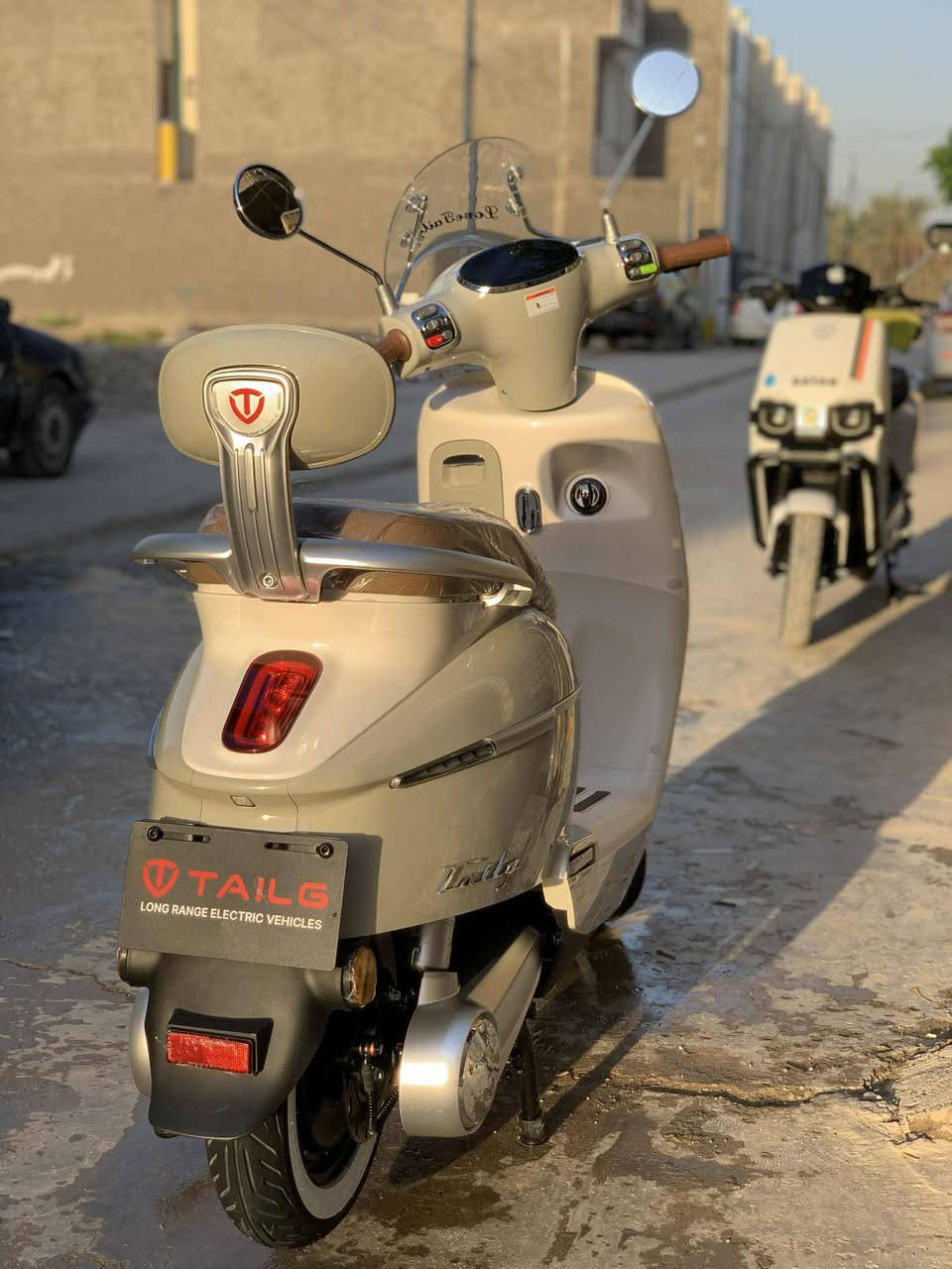 السلام عليكم دراجه شحن 
المكان بغداد الشعب السريدات 
السعر مليون و٥٠ وبيهة مجال بصيط
***********
