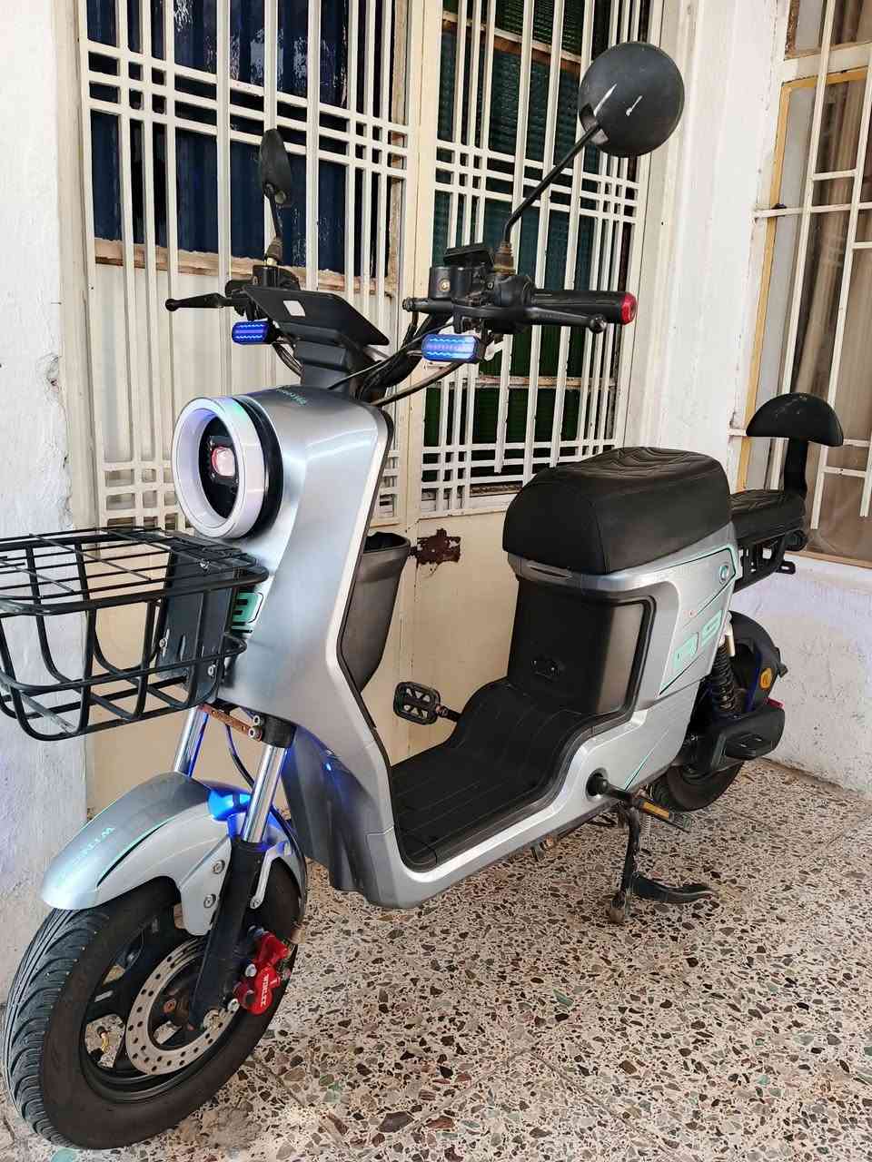 السلام عليكم دراجة شحن للبيع اي نقص ما بيها سعره 350 وبيهه مجال مكاني ديالى الغالبية سيف سعد الاستفسار مراجعة الصفحة او الاتصال على الرقم ***********
