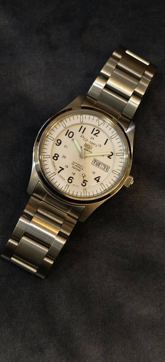 SEIKO JAPANE MADE
ساعه سيكو ياباني  ماكنه اتوماتيك 

القطر ٤٢ ملم 

نظام ٢٤ ساعه  الأميال والأرقام لامينوس 

نظافه تامه 

نافذه التاريخ شهري و اسبوعي 

سعر 115 الف مع توصيل


**إذا كنت صاحب هذا الإعلان وتريد حذفه لأي سبب، رجاءا أرسل رسالة إلى الدعم الفني**