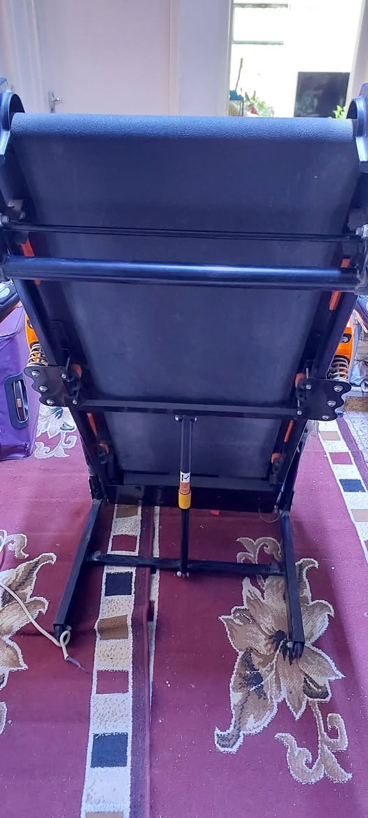 للبيع جهاز مشي كهربائي نظيف السعر 150 الف للاستفسار
***********
