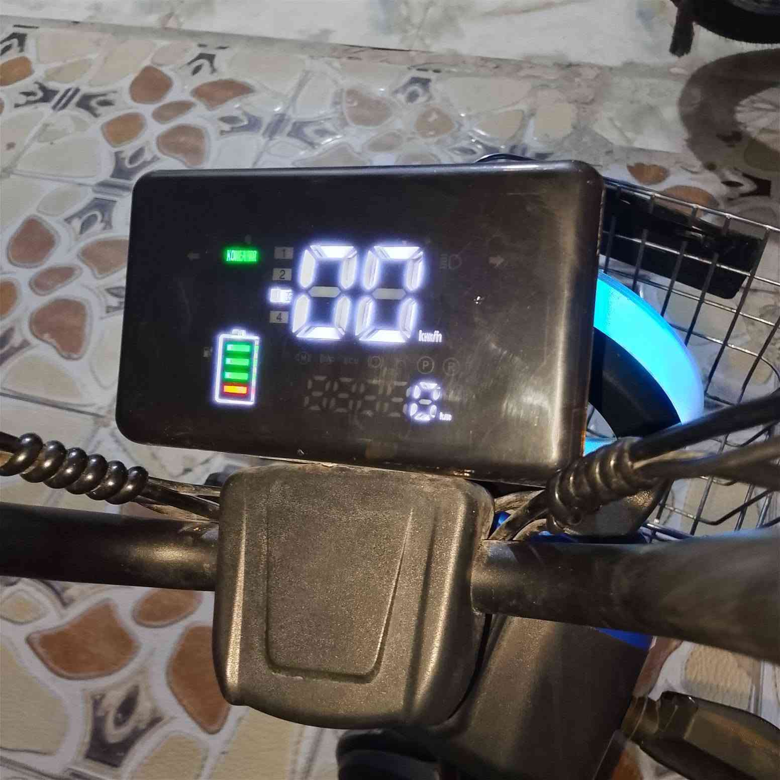 سلام عليكم دراجه للبيع كهرابيات كلشي شغاله سرعه 60 سعر 300 وبي مجال رقم الهاتف ***********
