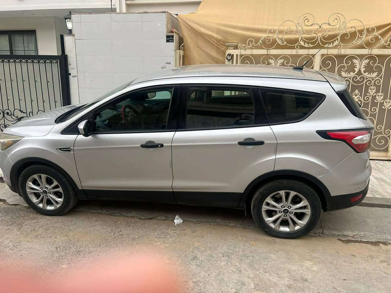 فۆرد ئیسکەیپ٢٠١٨ئەمریکی

سەیارەکە یەک  دەرگای بیلادی گۆردراوە دووبست کن قەباغ بەنزینی بۆیاغی هەیە پێش و پشتی کەپسە ئێرباکی نەتەقیە زۆر پاک و مەزبووت ماوەتەوە، ناوی نەگرتوە.

گێڕ و مەکینە بە شەرت✅
بێ تەقە و ڕەقە یەک دینار مەسرەفی نیە✅
 مەکینە 2.5 بێ تۆربۆ ( مرغوب)✅
گێر ئۆتۆماگیک 
٤ تایە و ویلی لۆکی لەسەرە✅
فوول مواسەفات بێ سڵاید✅
سوکان ڤۆلیۆم+ شاشە ، تحدید سرعە ،
بەناو کردن بە شەرت✅
***********
سعر 120$ 💵 مەجالێکی کەم أربيل, العراق
