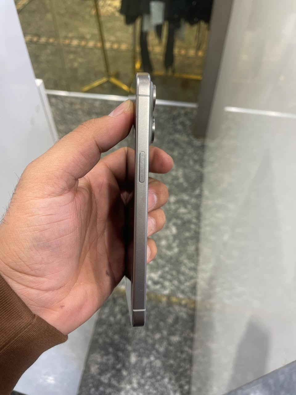 سلام عليكم
15pro max 
ماستر 
بطاريه 88 
مكفول الجهاز 
مكاني بغداد ابمشتل شارع المطبك 
***********
