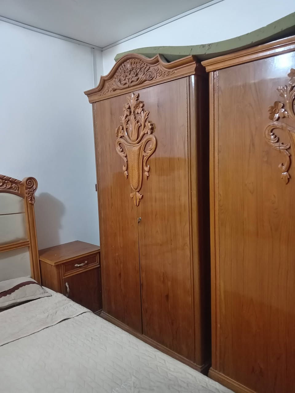 غرفت اخشاب عراقي المكان نجف استعمال ٧ أشهر ولكعبه صارت عليه ٣ مليون جديده لسعر مليون ونص قفل ***********
