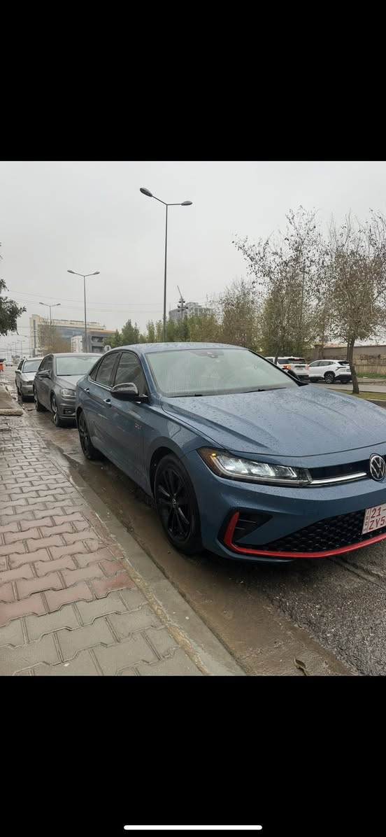 Jetta sport 2025
رەنگی شینە نوێکەیە 
دو دەرگای سبوخە لەگەل بستەک چاملغی سبوخە
بێ ژورێ و بێ ئێرباگ شانیشی نەتەقیوە 
60.000 km 
کوشین گەرم 
پێش و پشت رادار 
سەیارەکە شوتەی سپۆرت ی بۆ بەستراوە 
سیستەم گزۆز کۆنترۆل کۆراسای بۆ بەستراوە 
سەیارەکە رەقەم کراوە هەولێرە 
***********
