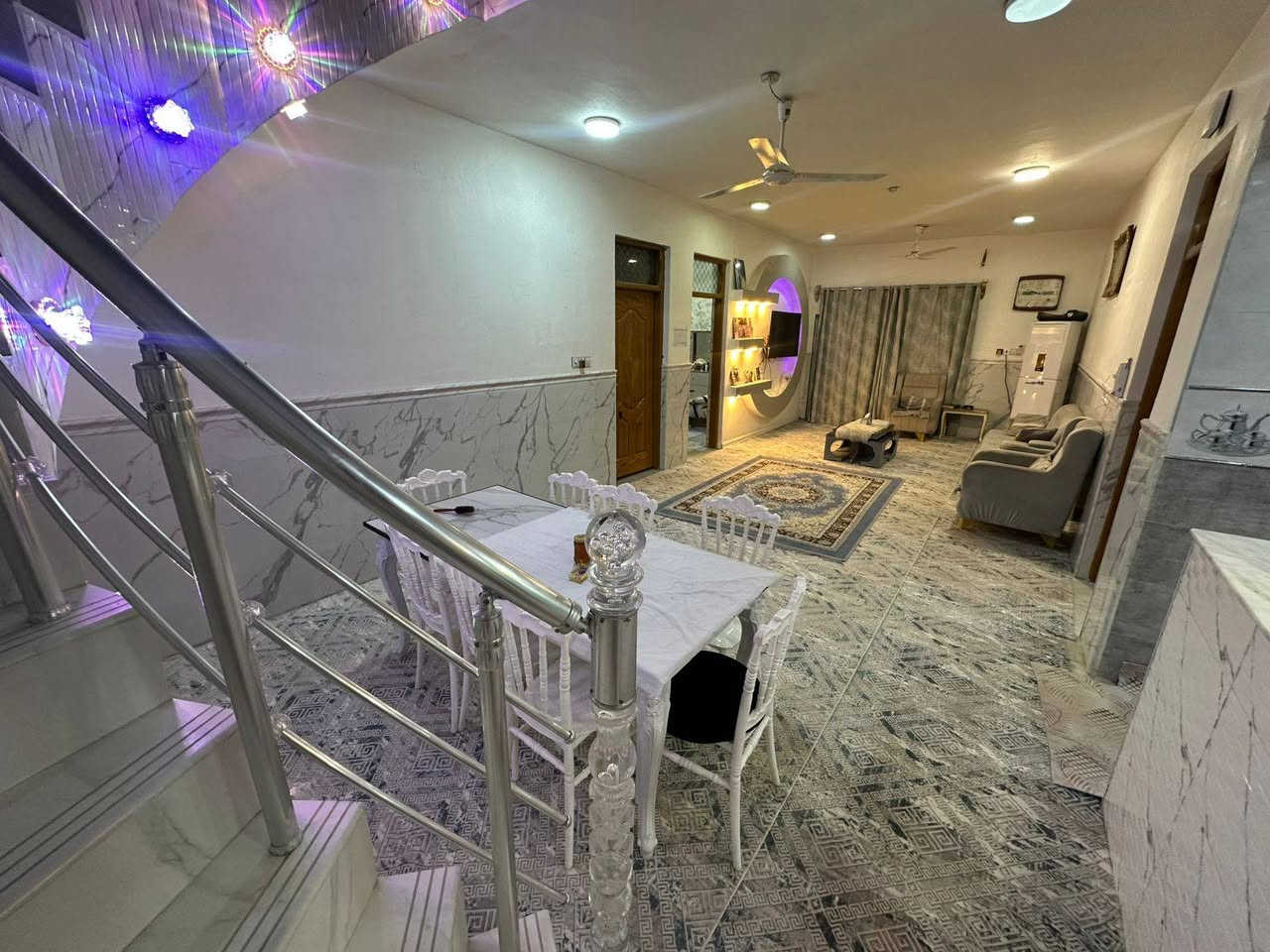 دار للبيع المساحة 306م السعر ١١٠ وبي مجال طابو زراعي سند 25 الشـــار؏ تبليط ، كهرباء ومي متوفر نجف مقابل قريه الغدير عامود 267 يحتوي على غرفتين وصاله كبيرا جدا واستقبال ومطبخ حار مطبخ بارد حديقه وكراج
الاتصال 
٠٧٨٠ ٤١٧ ٩٦١٩قرب مطعم وكوفي سمر قند مشمول بلتطويب
