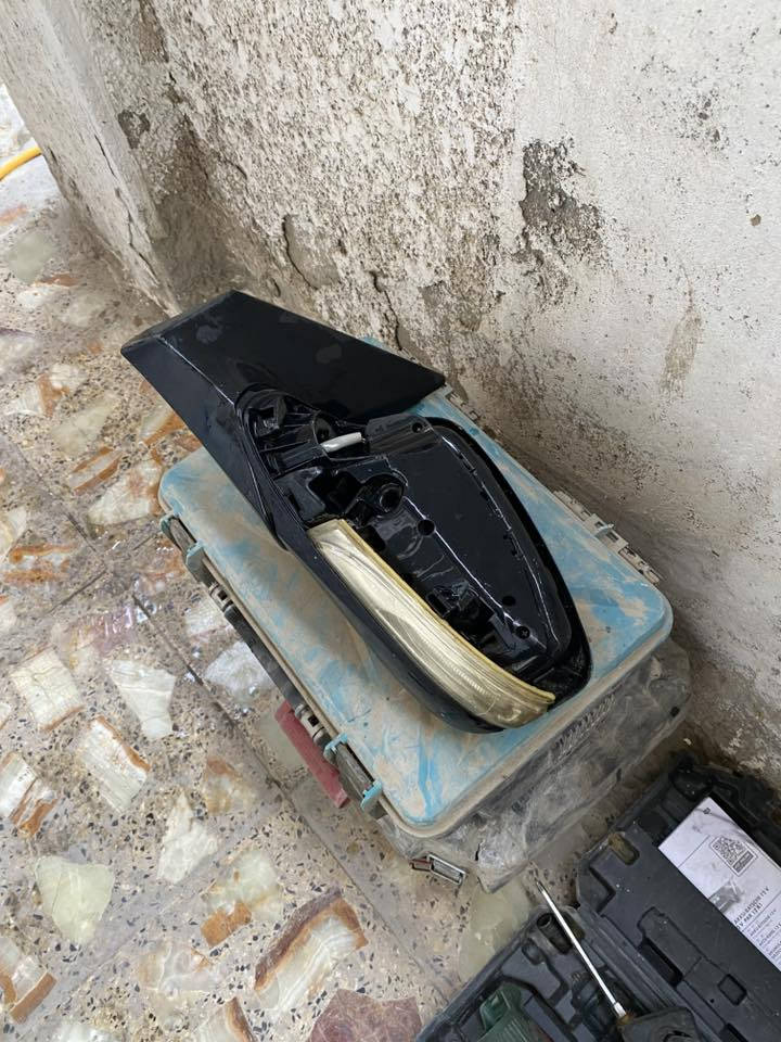 السلام عليكم مرايه جانبيه النترا مضلع  للتواصل *********** السعر ٢٥الف بغداد.
