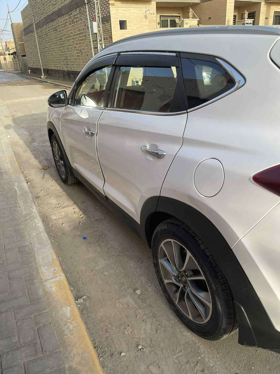 توكسان 2018  خليجي  للبيع فقط
تحكم ستيرن جهتين 
مثبت سرعة 
شاشة
كامرة 
حساسات
لايت عدسة 
لدات  
درايڤ مود ( وضعيات قيادة ) 
ماشية  89 الف 
بيها ضربة خفيفة بالجهة اليمنى
مال ستوتة  بالجاملغ الامامي 
وبيها تصليح بالجاملغ الخلفي 
رقم قادسية بأسمي  مداور بأي وقت 
السعر 175 وبيها مجال   
مكان السيارة الديوانية  
***********
