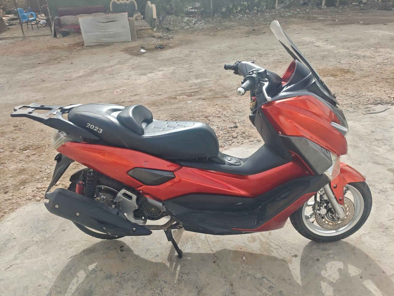 دراجه ناريه للبيع نوع انماكس موديل 23 بيه عطل الهندر فقط للتواصل ***********
