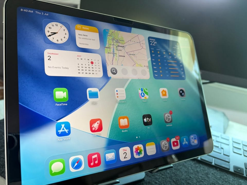 السلام عليكم ورحمة الله وبركاته 

ايباد اير 6 (iPad Air 6 M2) 
 11 انش
مساحة 512 جيجا
انشحن 12 مرة فقط  بطارية 100٪
مش مصلح ولا مغيرله اشي (وكالة حرفيًا)

الجهاز باعتبار جديد حرفيًا، تم استخدامه كم مرة فقط بعد التفعيل وظل غير مستخدم من وقتها.
ممكن نفحص الجهاز بكل تأكيد عند أي محل بناسب المشتري.

للبيع بسعر: ٣٥٩ دينار
للتواصل: 0799892246


**إذا كنت صاحب هذا الإعلان وتريد حذفه لأي سبب، رجاءا أرسل رسالة إلى الدعم الفني**