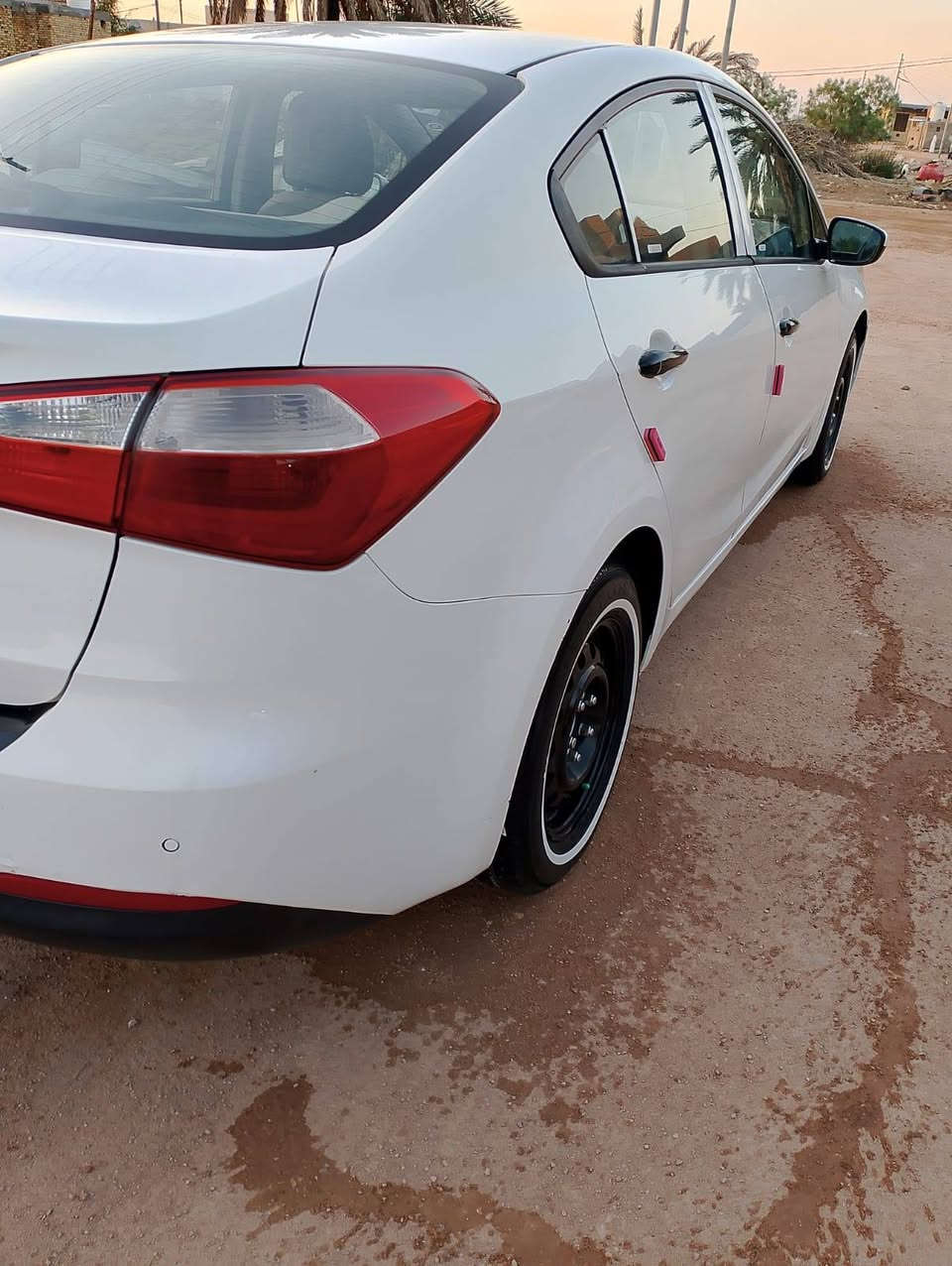 السلام عليكم
كيا سيراتو موديل 14 خليجي رقم مثنى انكليزي بسمي ماشيه 170 
مكينة وكير شرط 
تبريد ثلج 
حدادية وكهربائيات وتخم تايرجديد  
بيها جاملغ مبدل بدون عابر ورشة بلبنيد بدون فتح 
والباقي مكفول السعر ١١٢  وبي مجال 
مكان السيارة السماوة  للأستفسار ***********
