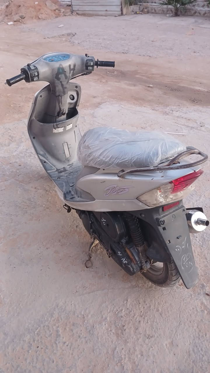 ماكس منغولي صالي شهر وعشرين يوم من طلعته من الحاويه  مامفتوحه شرط شلعه ومعدل دراجه خير من الله تجي تركب وتروح لااتشوفه مو حلوه بل صوره مامغسوله   السعر700 الرقم ***********
