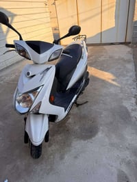 دراجه للبيع سكنس لد  وبيها كلوب زنون ويدات تدفئه دراجه وكفر  ومكينه مك...