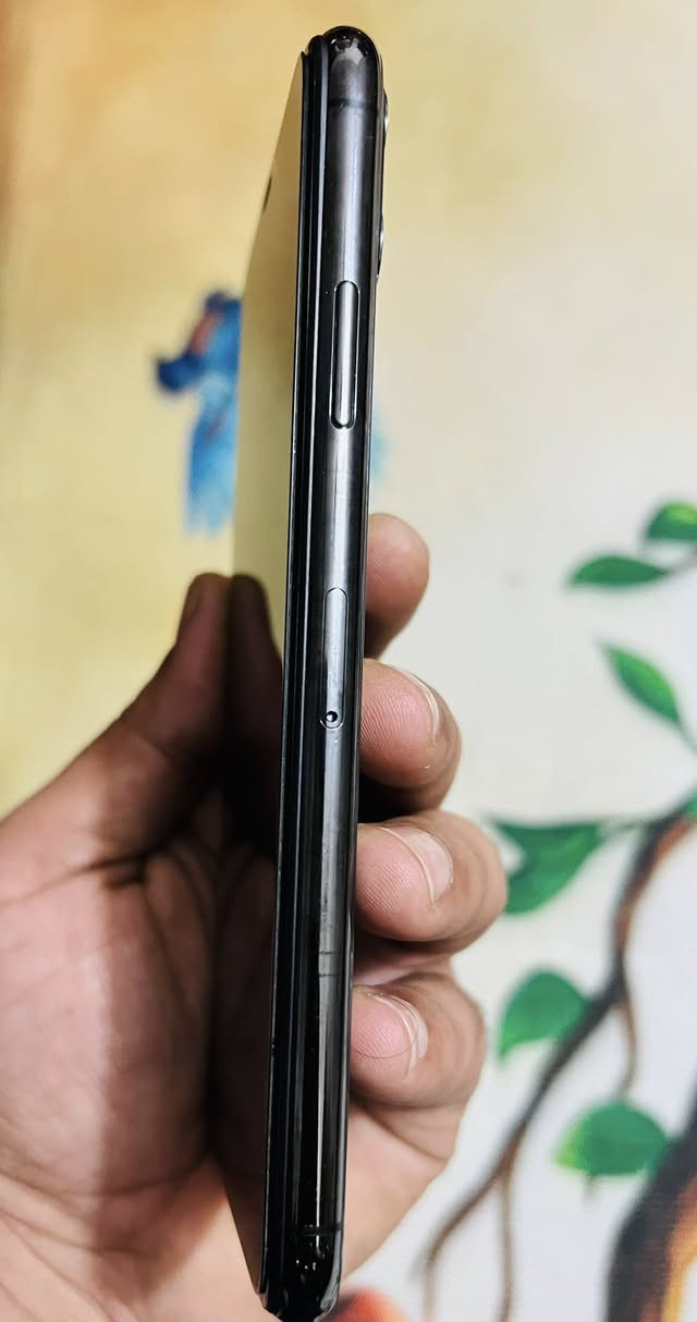 ١١ برو ماكس ذاكرة ٢٥٦ بطارية ٨٦ مبدل فقط شاشة السعر ب٣٢٥ ألف وبيه مجال للشراي للتواصل ***********
